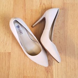 High heel pumps Size 8